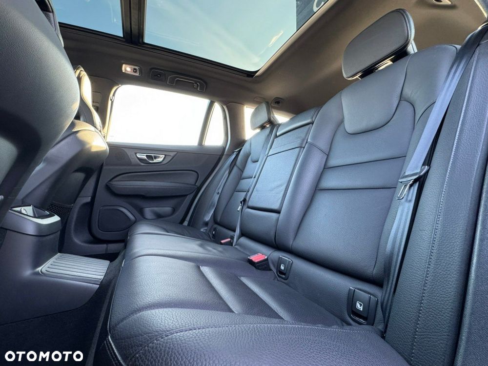 Volvo V60 T8 AWD Plug-In Hybrid Inscription - 19