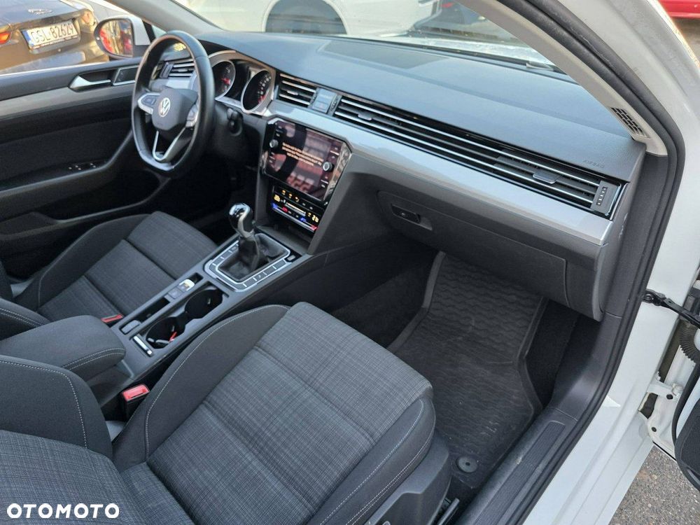 Volkswagen Passat - 29