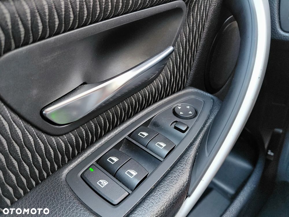BMW Seria 3 318d Luxury Line - 21