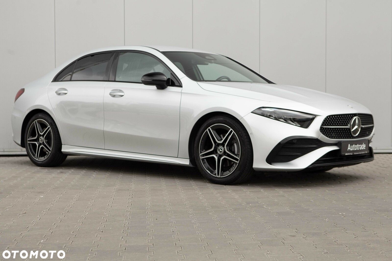 Mercedes-Benz Klasa A 200 AMG Line 7G-DCT - 3
