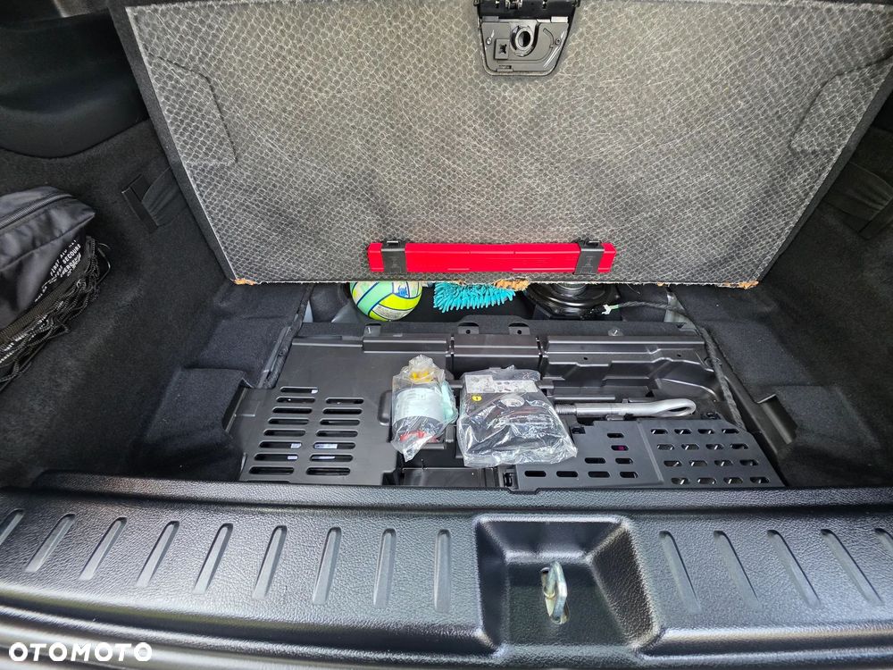 Mercedes-Benz GLB - 23