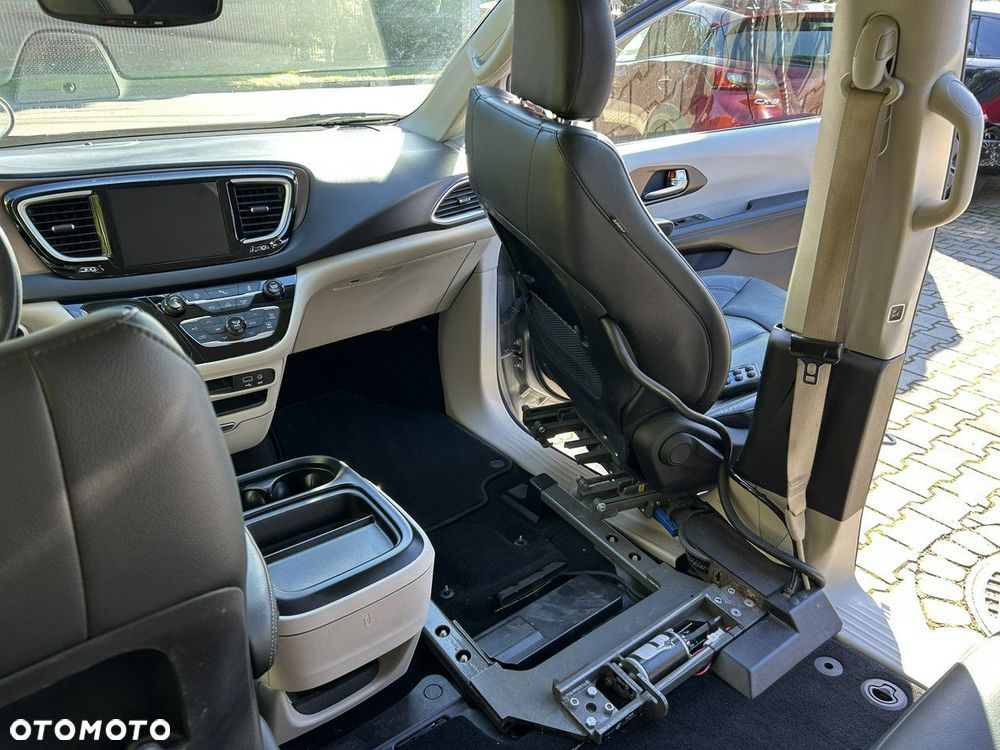 Chrysler Pacifica - 9