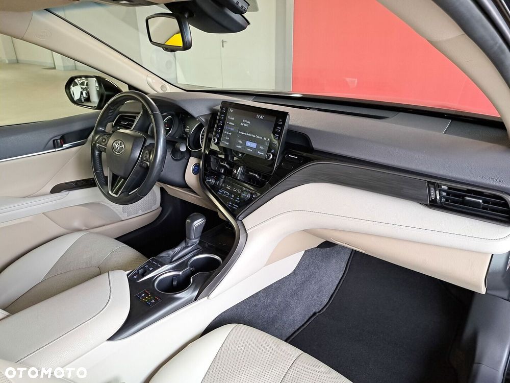 Toyota Camry 2.5 Hybrid Executive CVT - 17