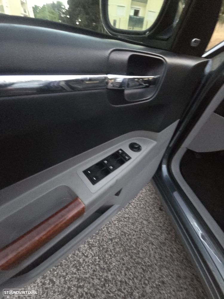 Chrysler 300 C Touring 3.0 CRD - 19