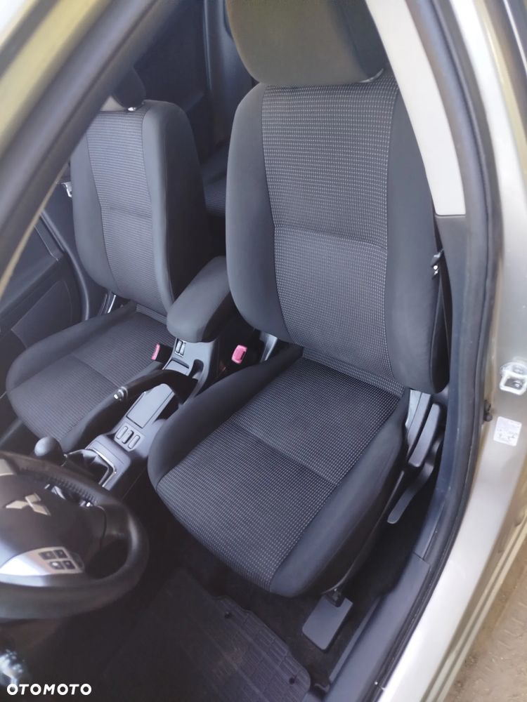 Mitsubishi Lancer 1.6 - 5