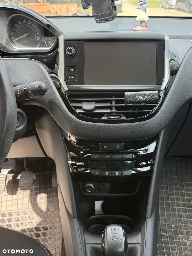 Peugeot 208 - 5