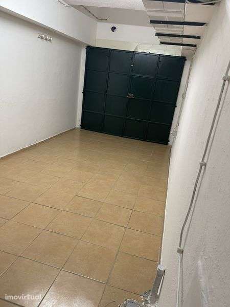 Garagem 13m2 com wc - Grande imagem: 3/8
