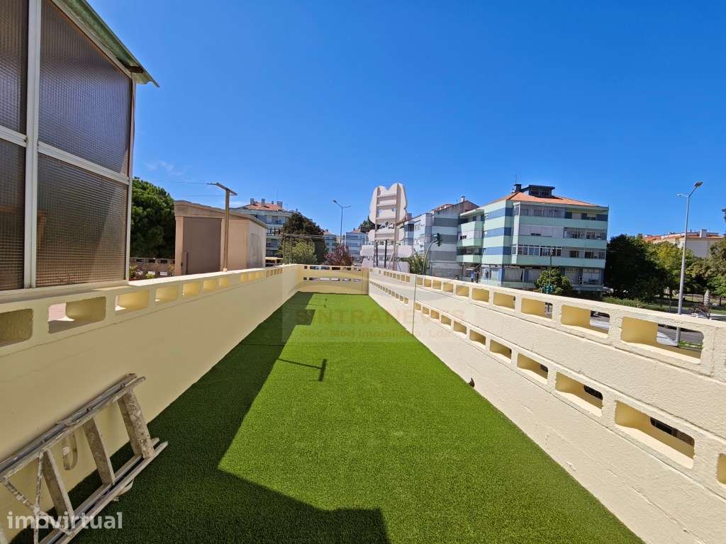 Maravilhoso T3 totalmente remodelado e com dois terraços em Massamá - Grande imagem: 4/21