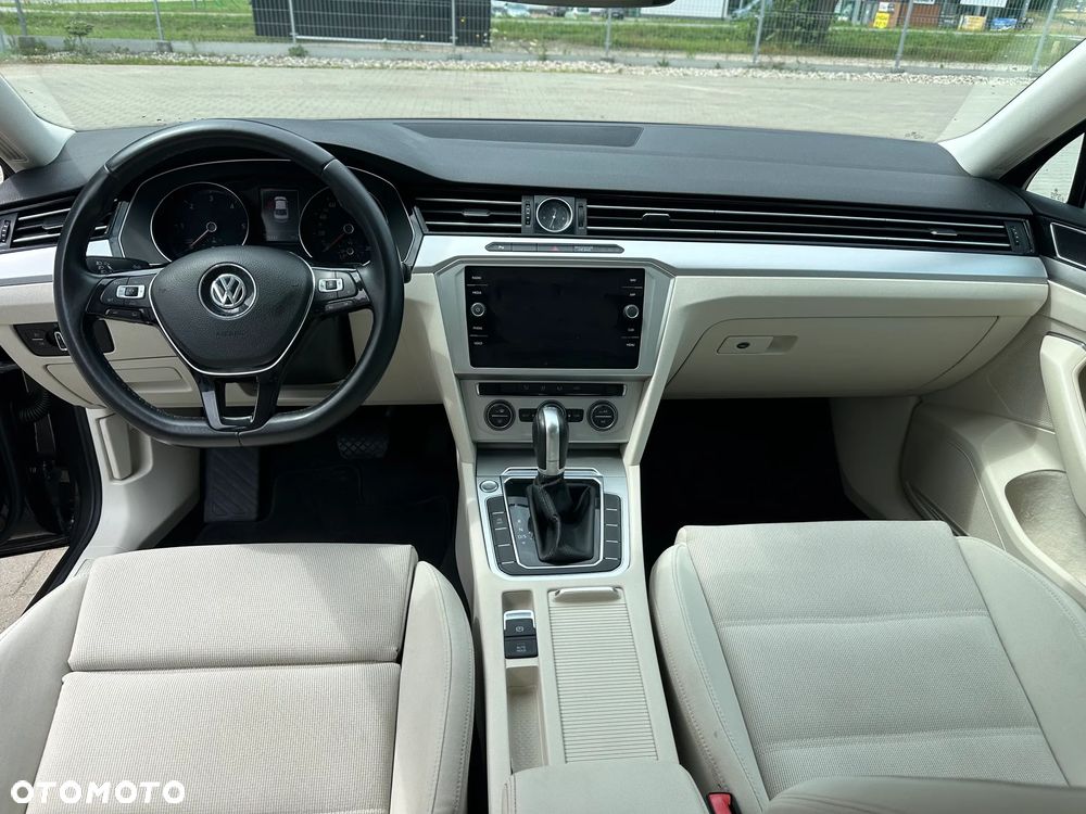 Volkswagen Passat - 10