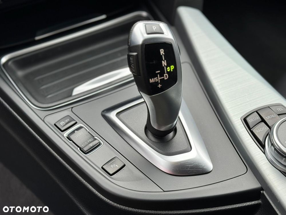 BMW Seria 3 320i Sport-Aut Sport Line - 12