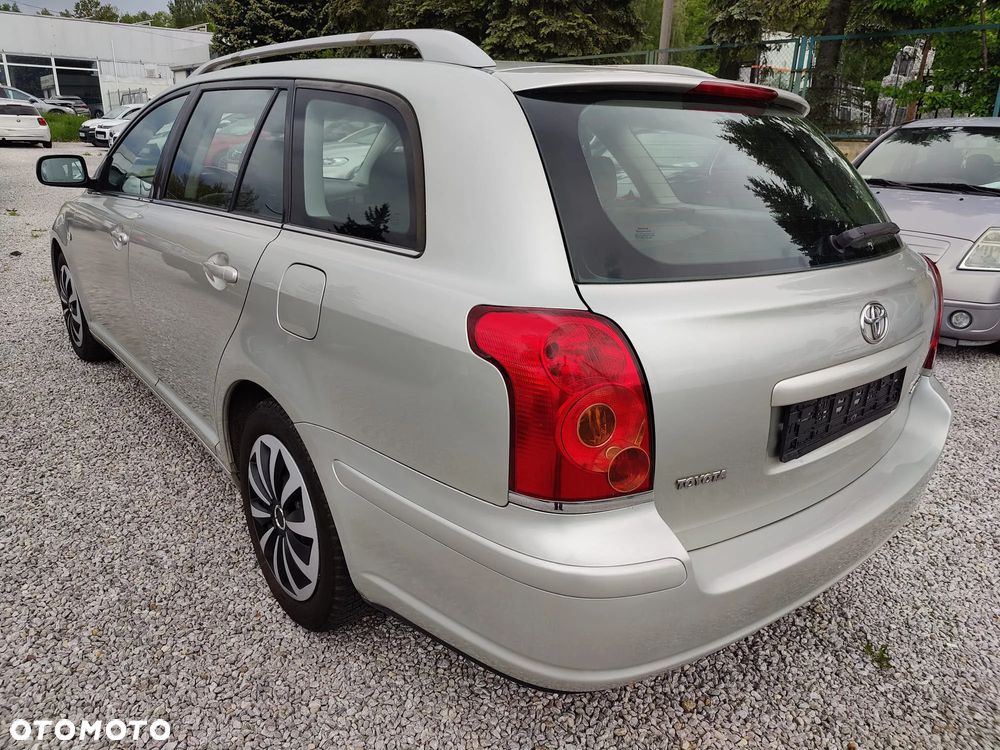 Toyota Avensis - 15