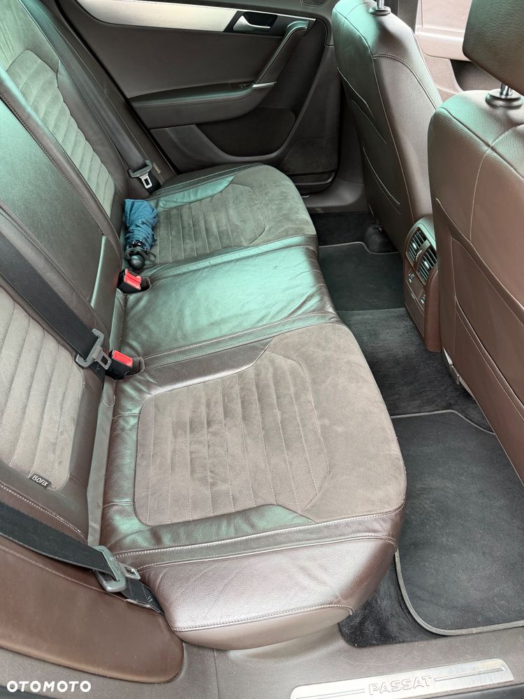 Volkswagen Passat 2.0 TDI Highline - 25