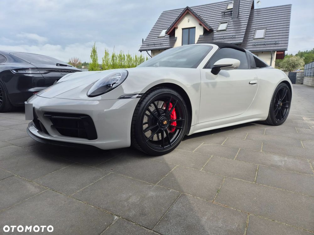 Porsche 911 Carrera 4 GTS - 2