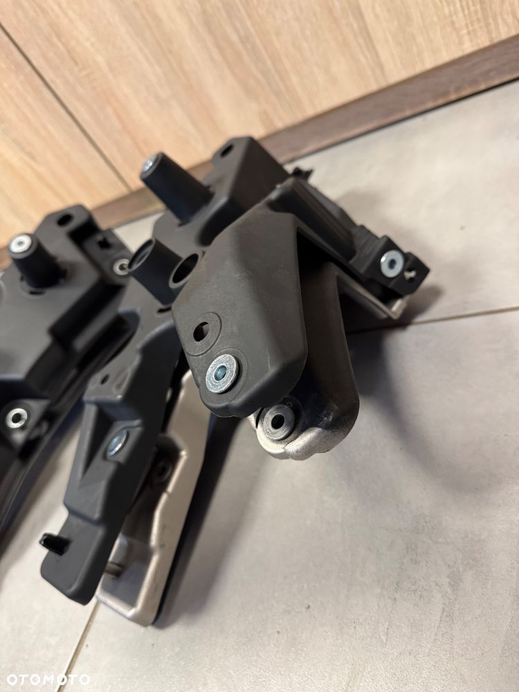 Volvo Xc60 II wspornik błotnik mocowanie - 4