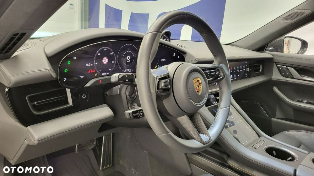 Porsche Taycan - 12