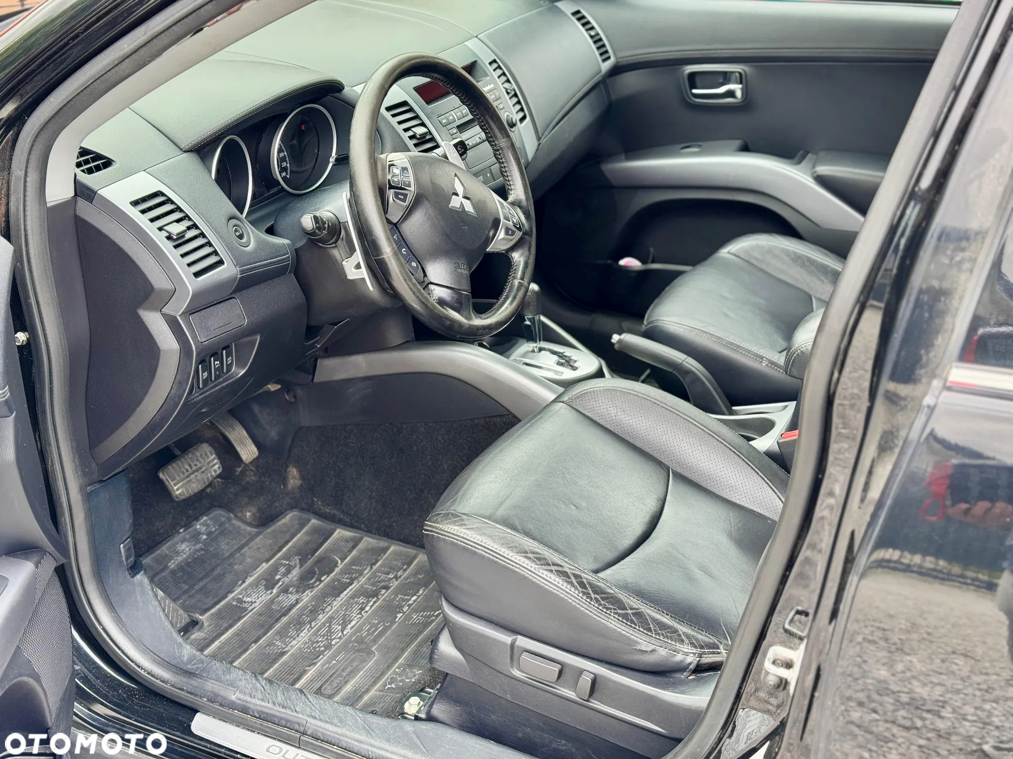 Mitsubishi Outlander 2.4 4WD CVT Intense - 19