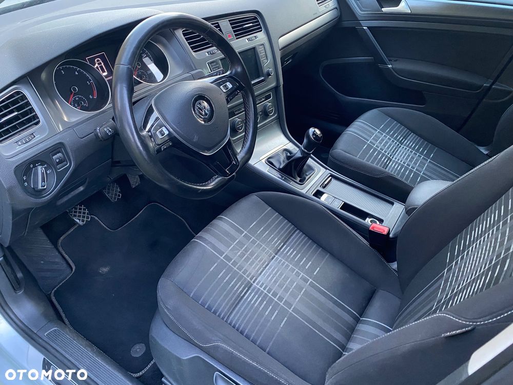 Volkswagen Golf 2.0 TDI BlueMotion Technology Lounge - 10
