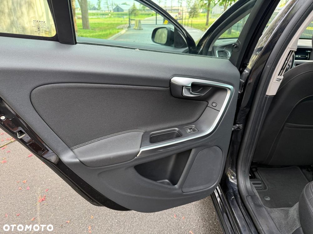 Volvo V60 D4 Geartronic Edition - 14