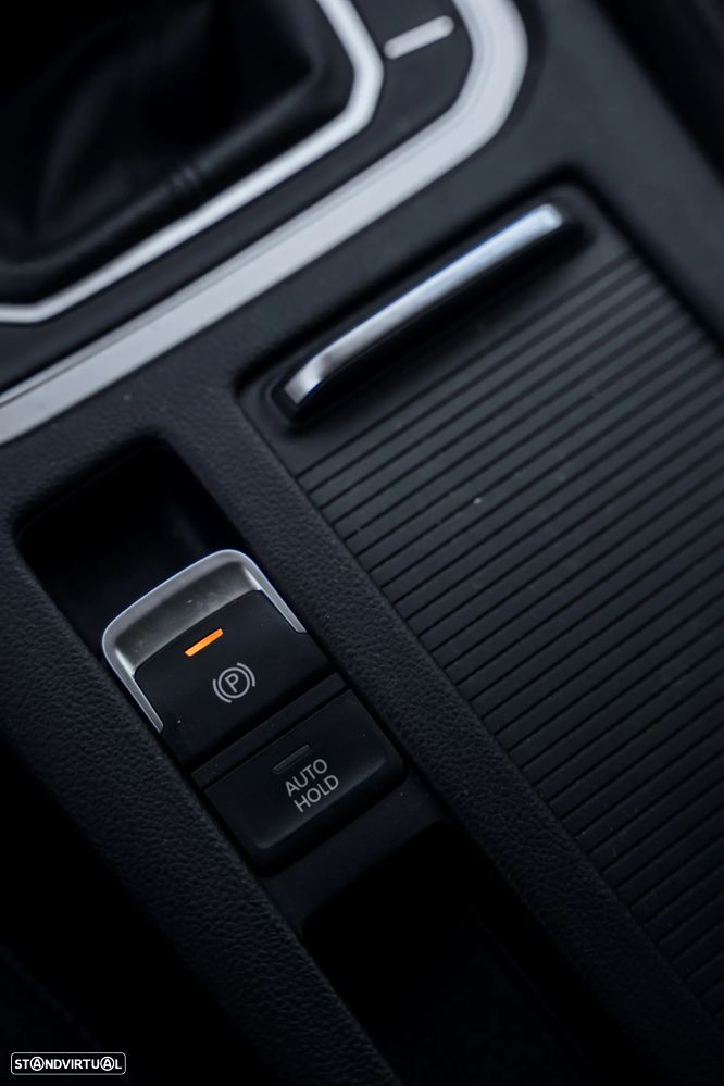 VW Passat 2.0 TDI Highline - 34