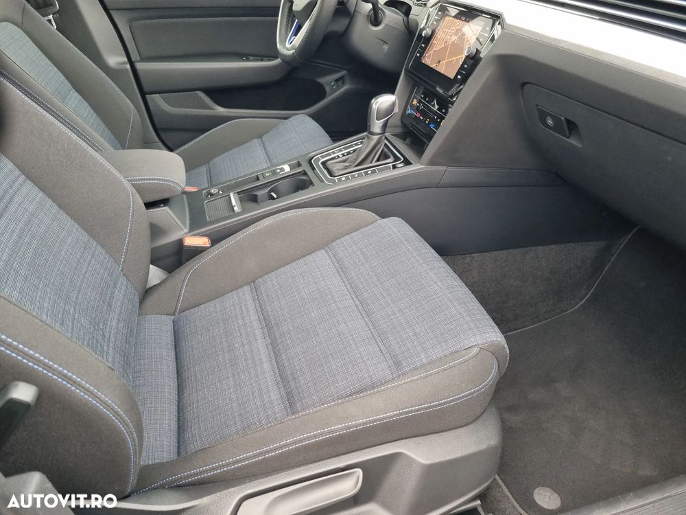 Volkswagen Passat - 12