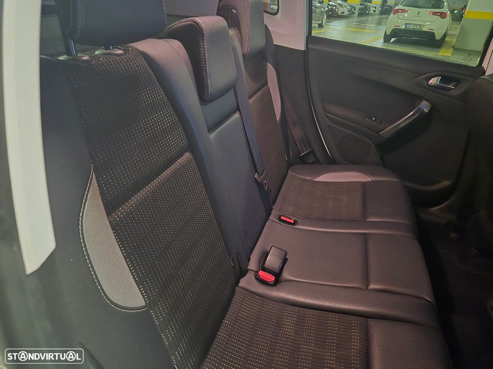 Peugeot 2008 1.6 BlueHDi Allure - 31