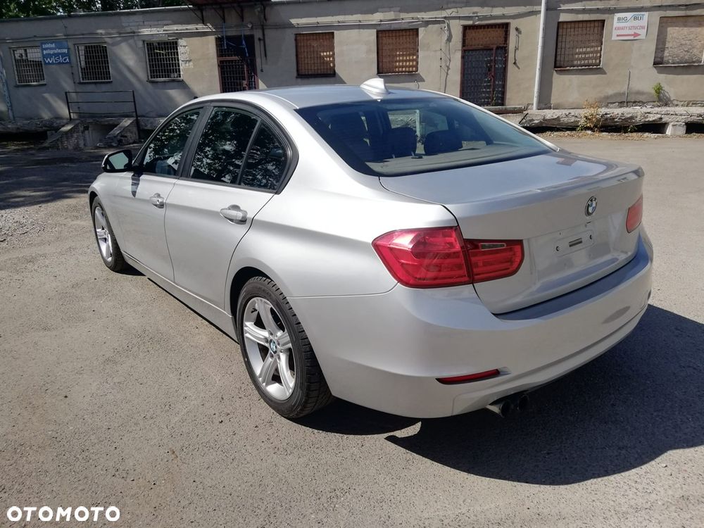 BMW Seria 3 328i xDrive - 10