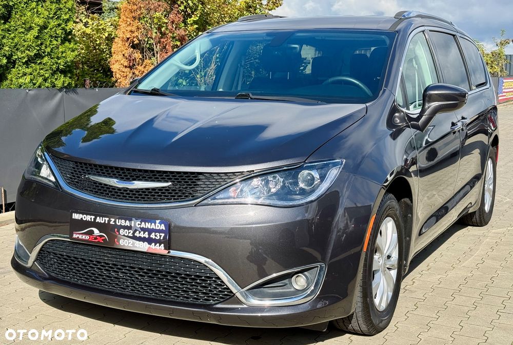 Chrysler Pacifica - 1
