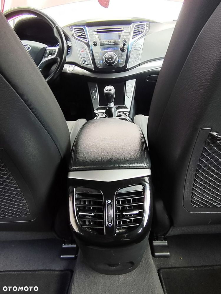 Hyundai i40 i40cw 1.7 CRDi Fifa World Cup Edition - 23