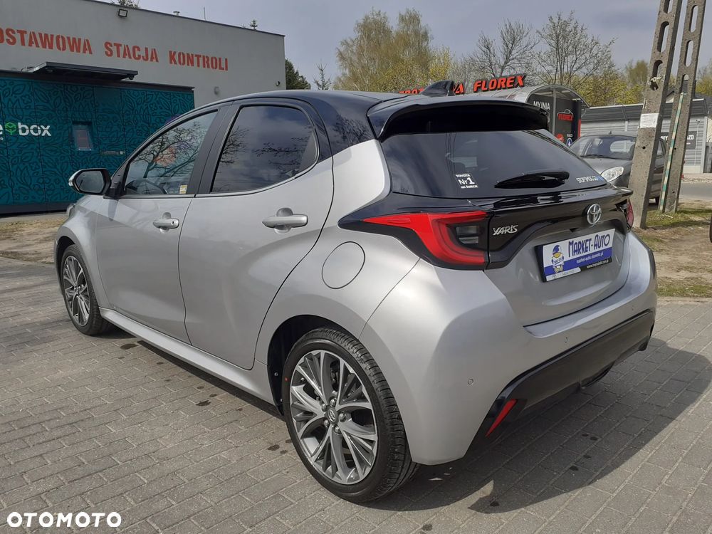 Toyota Yaris Hybrid 1.5 Executive - 3