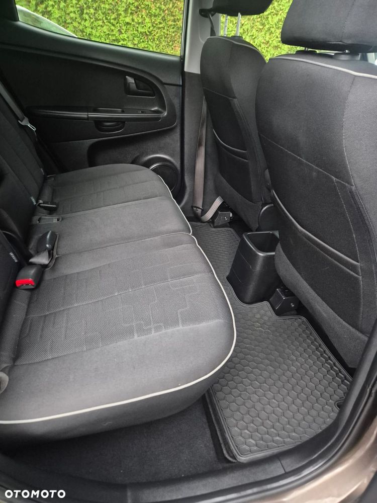 Kia Venga - 12