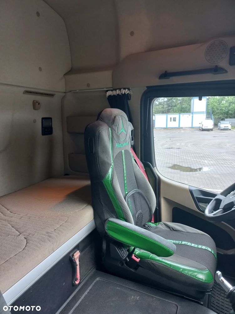 Mercedes-Benz Actros - 4