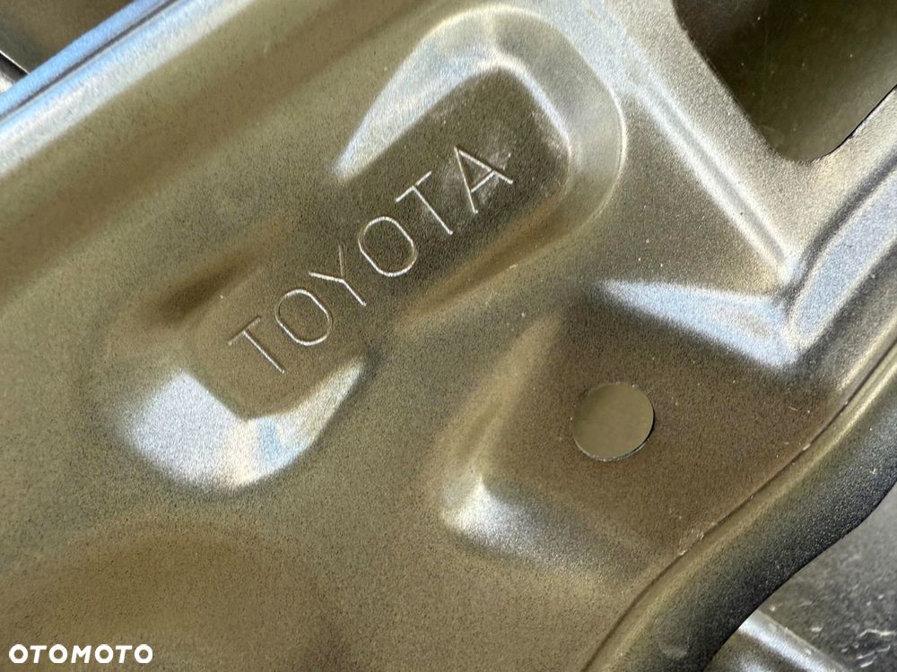 blotnik przod przedni prawy toyota corolla e21 sedan 2018- bardzo ladny org - 6