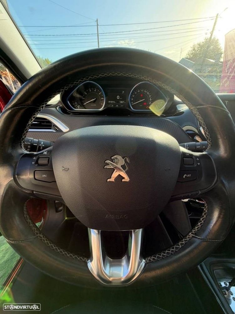 Peugeot 2008 1.2 PureTech Allure EAT6 - 21
