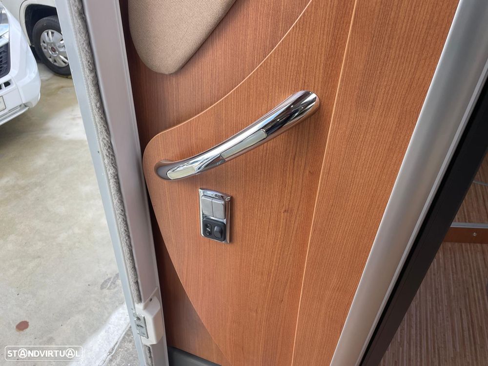 Pilote Explorateur G742 c/Cama Central - Autocaravana - 37