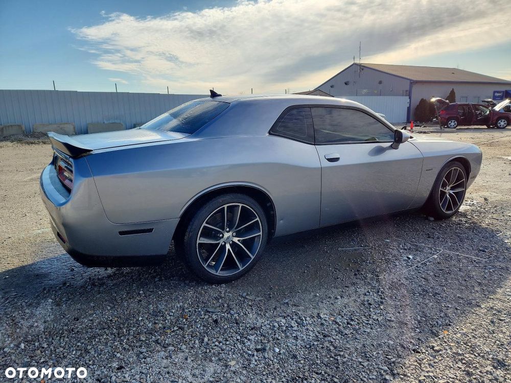 Dodge Challenger - 4