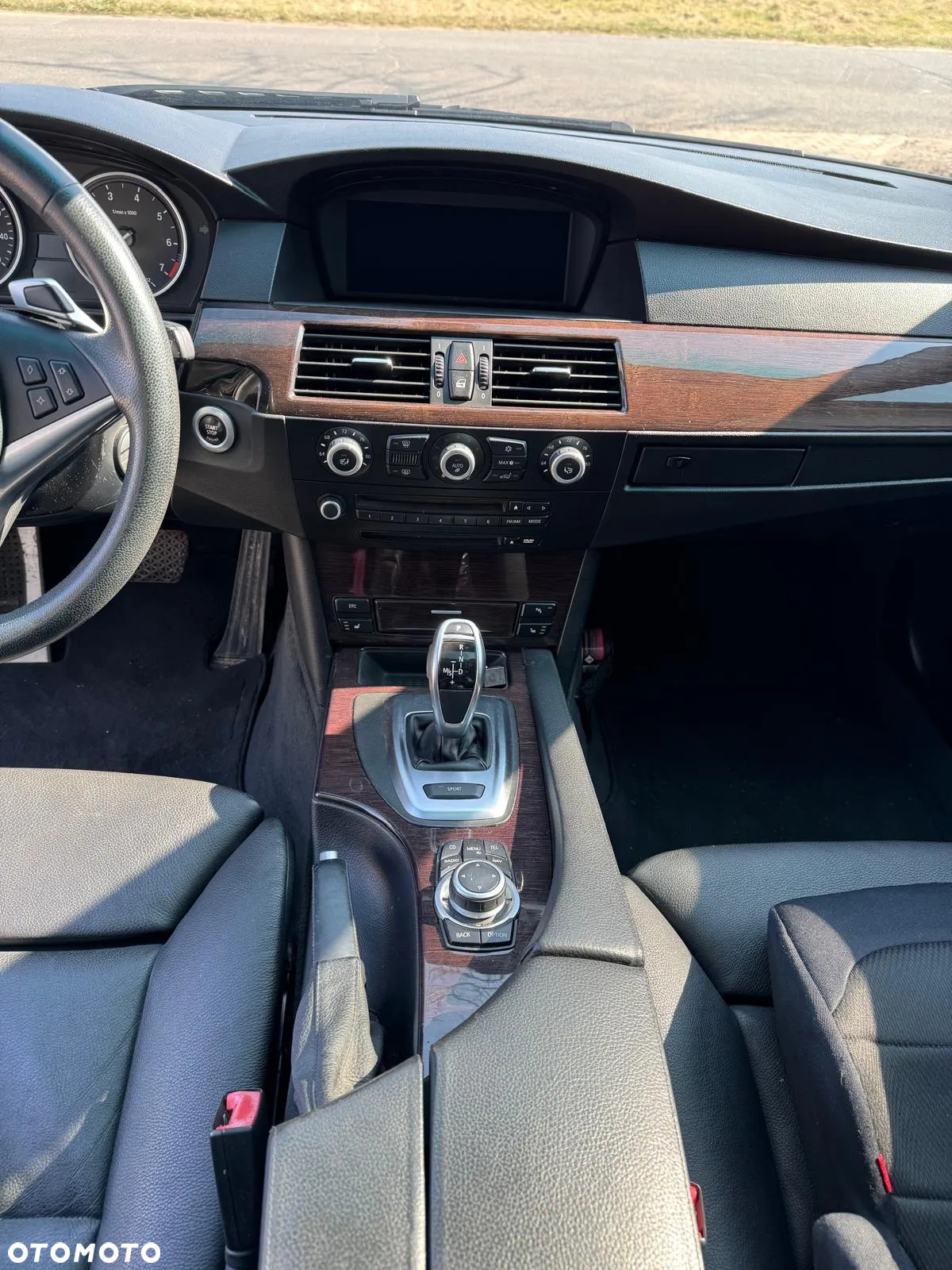 BMW Seria 5 550i - 9