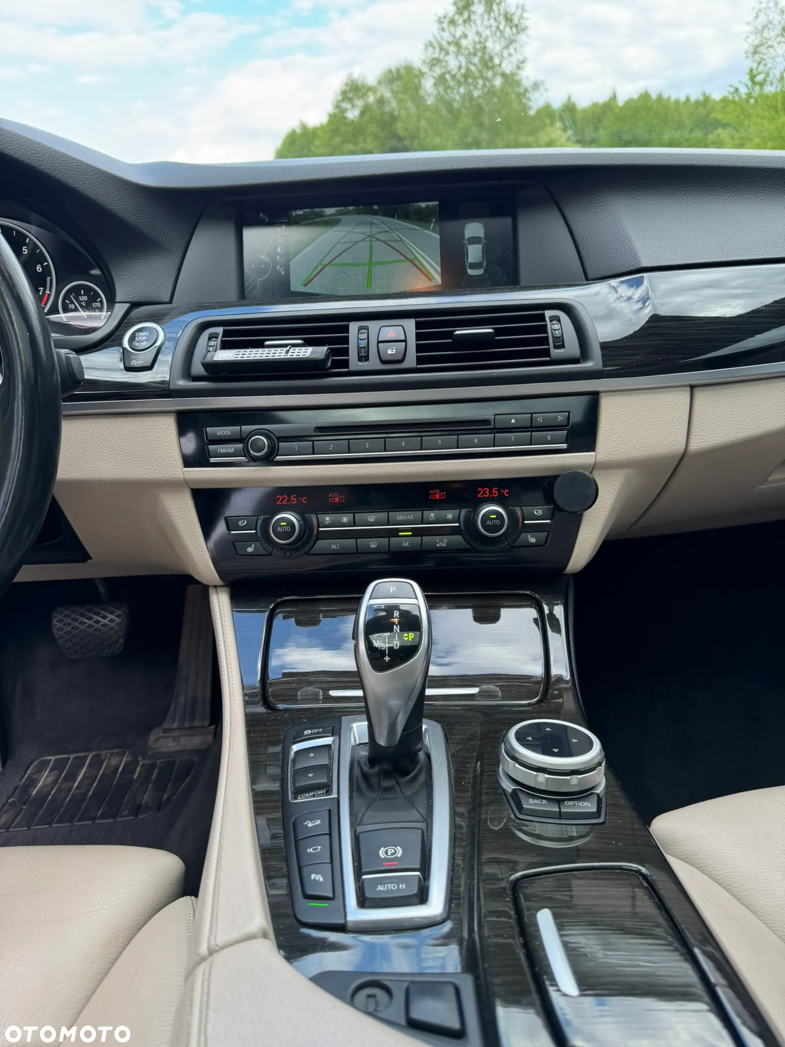 BMW Seria 5 528i xDrive - 14