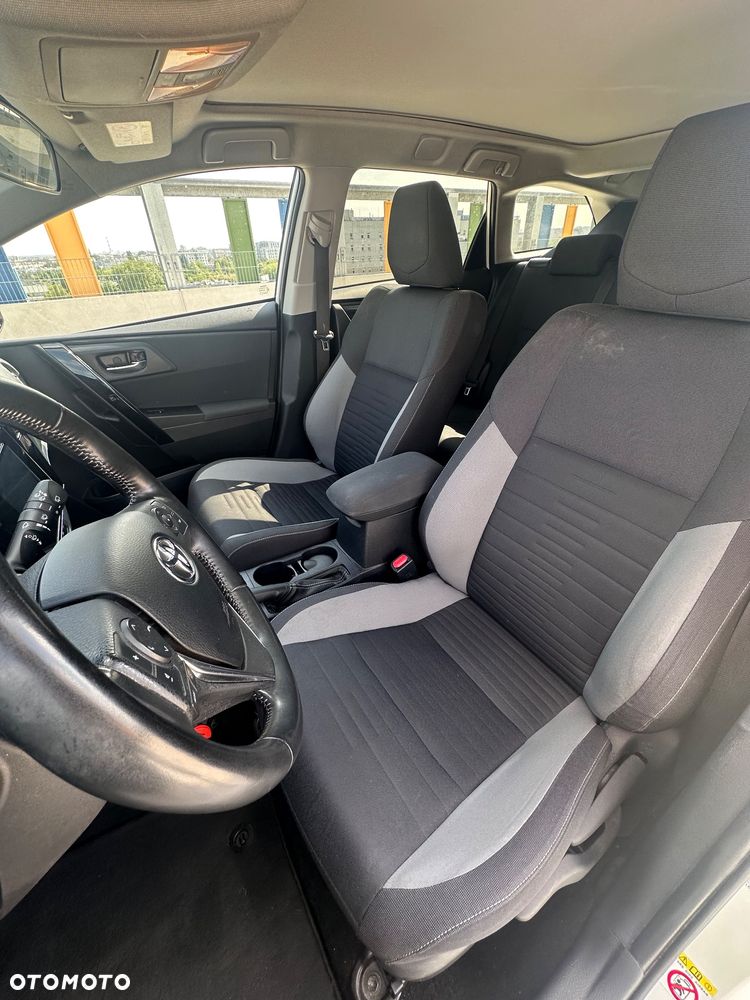Toyota Auris - 11