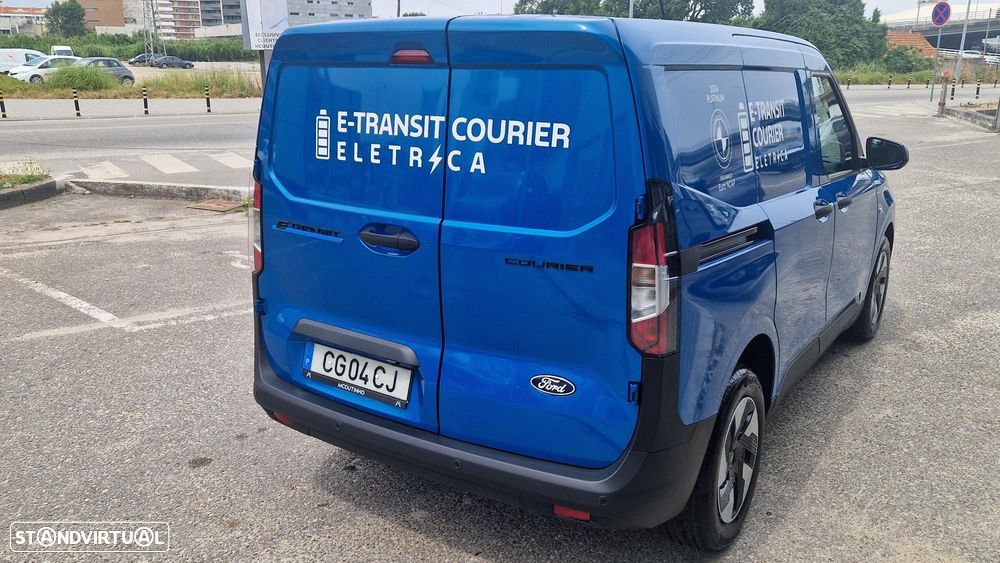 Ford Courier - 4