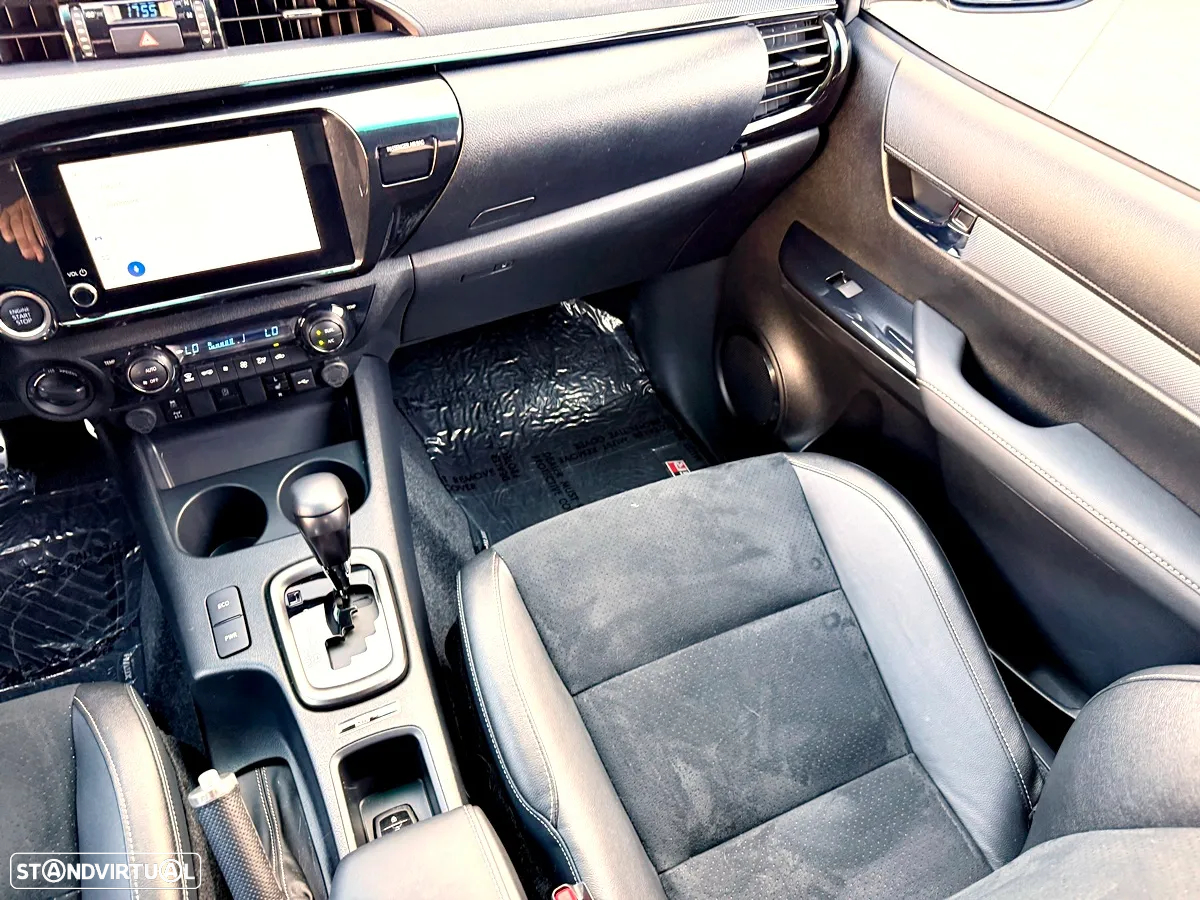 Toyota Hilux 2.8 D-4D 4WD GR Sport - 20