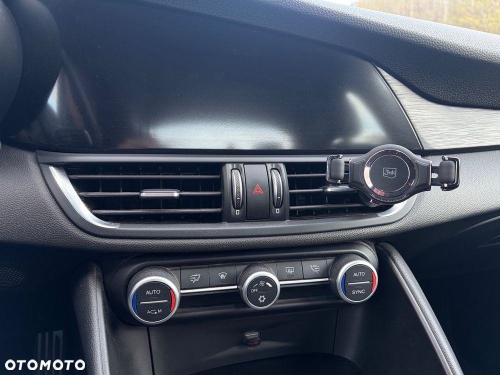 Alfa Romeo Giulia - 9