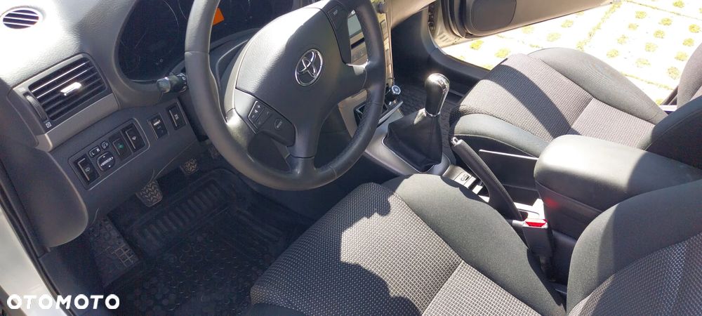 Toyota Avensis 1.8 VVT-i Sol - 10
