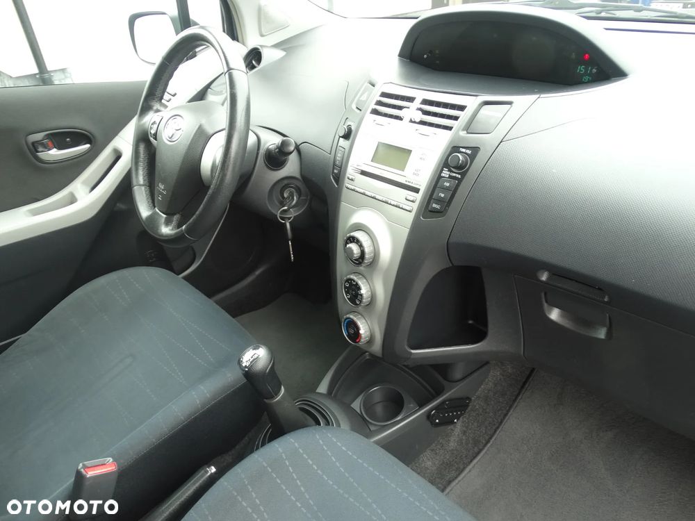 Toyota Yaris 1.3 VVT-i Cool - 15