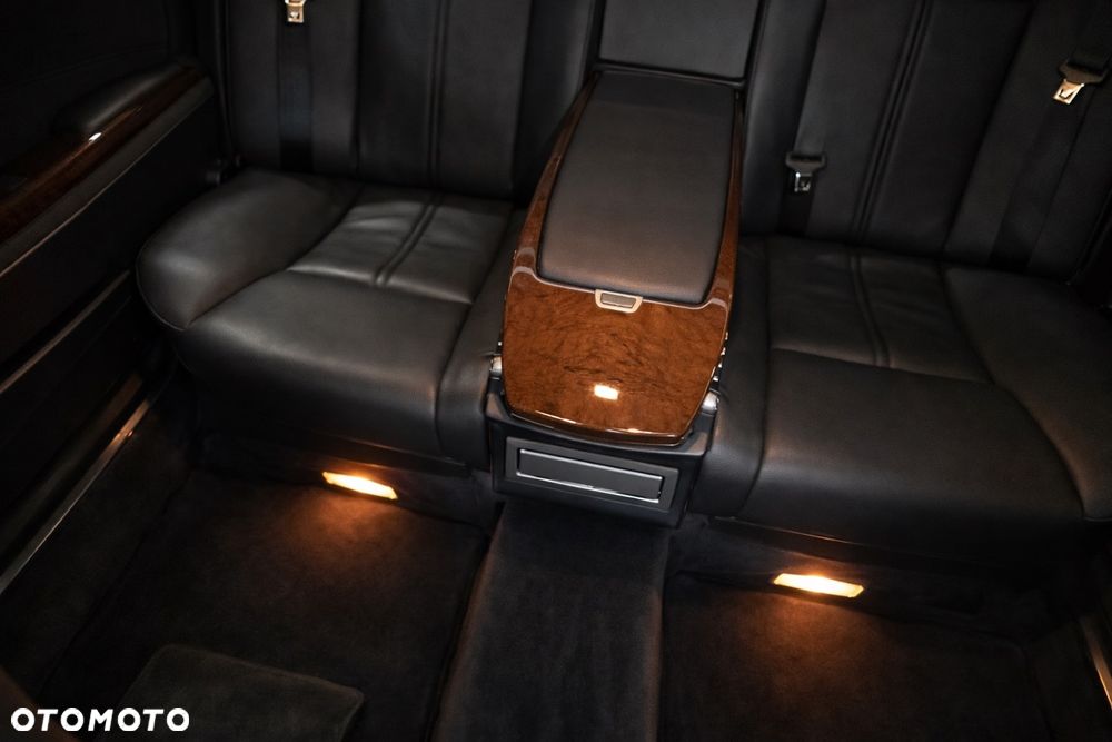 BMW Seria 7 745Li - 11