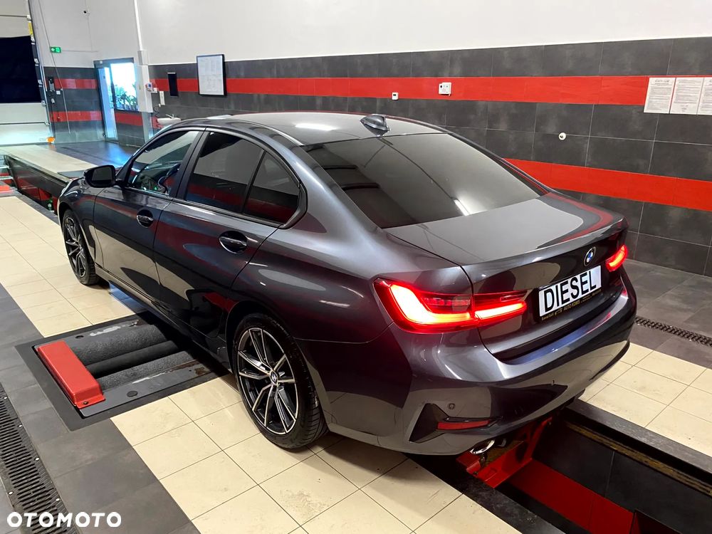 BMW Seria 3 320d Sport - 10