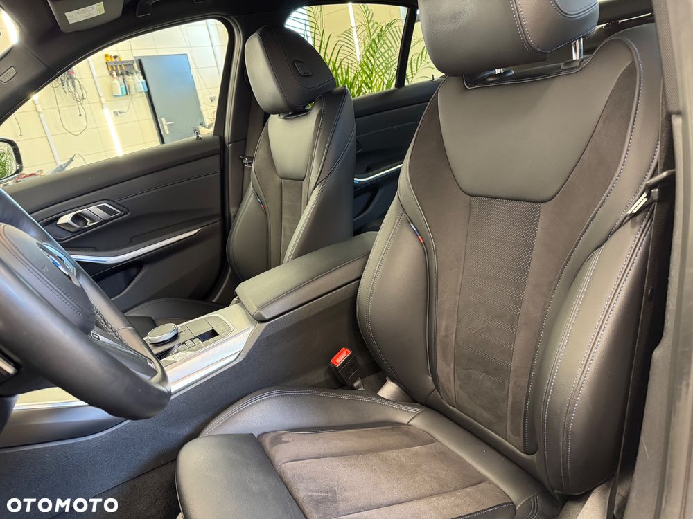 BMW Seria 3 320d xDrive M Sport sport - 18