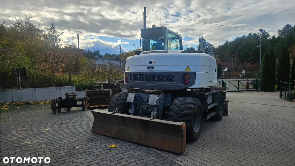 Liebherr A311 - 3