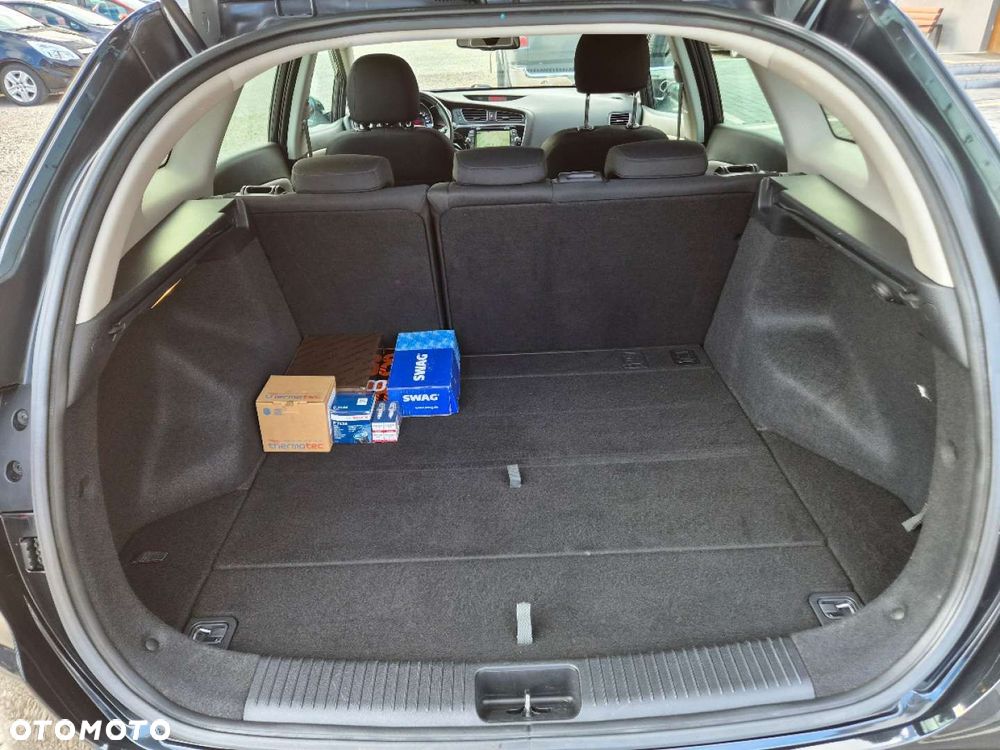 Kia Ceed - 21