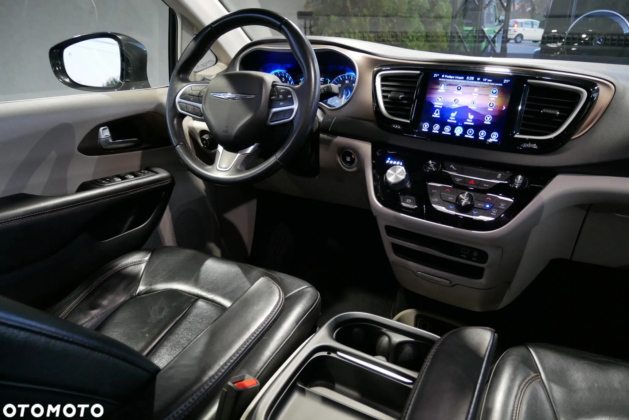 Chrysler Pacifica - 16