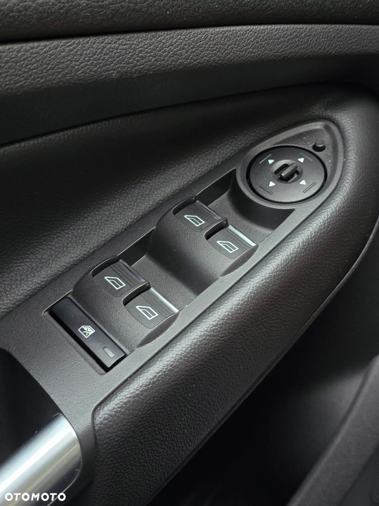 Ford Kuga 1.5 EcoBoost 2x4 Titanium - 30